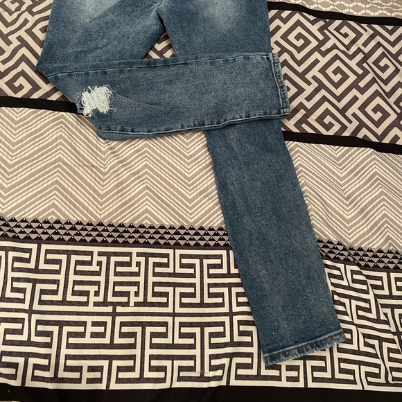 Fashion Nova denim jean. Fashion Nova size 7 - Picture 6 of 9